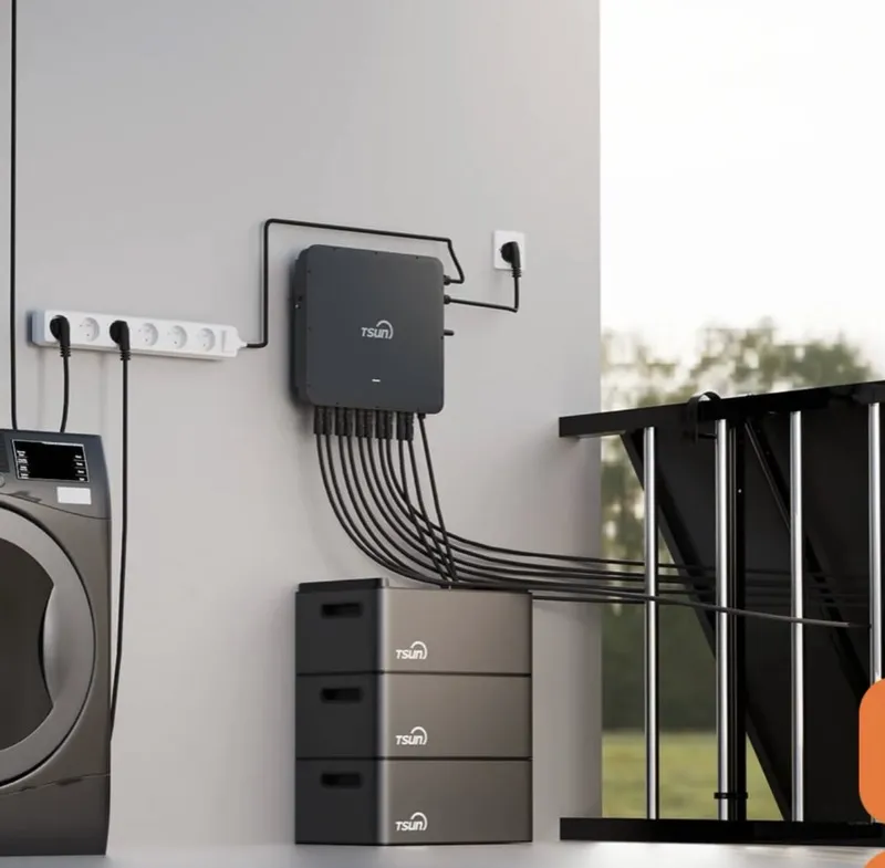 TSUN Hybrid Microinverter εγκατεστημένο σε τοίχο με TSUN battery stack και πλυντήριο
